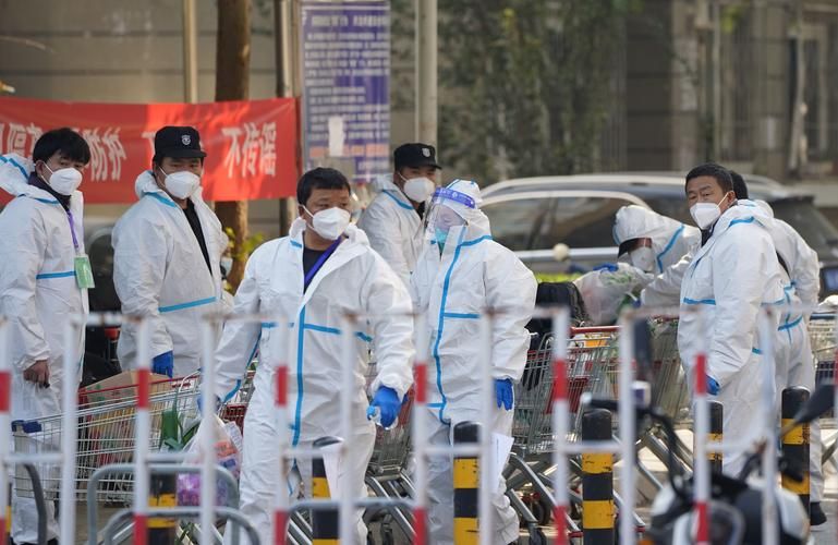 全球增24例本土确诊/全球日增确诊超25万例 新闻